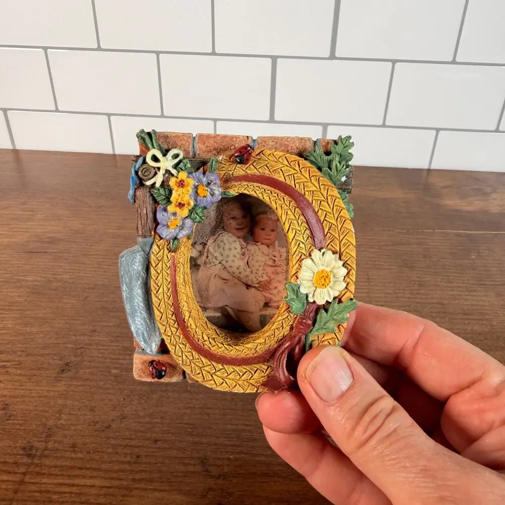Vintage Cottagecore Garden Straw Hat Resin Mini Picture Frame